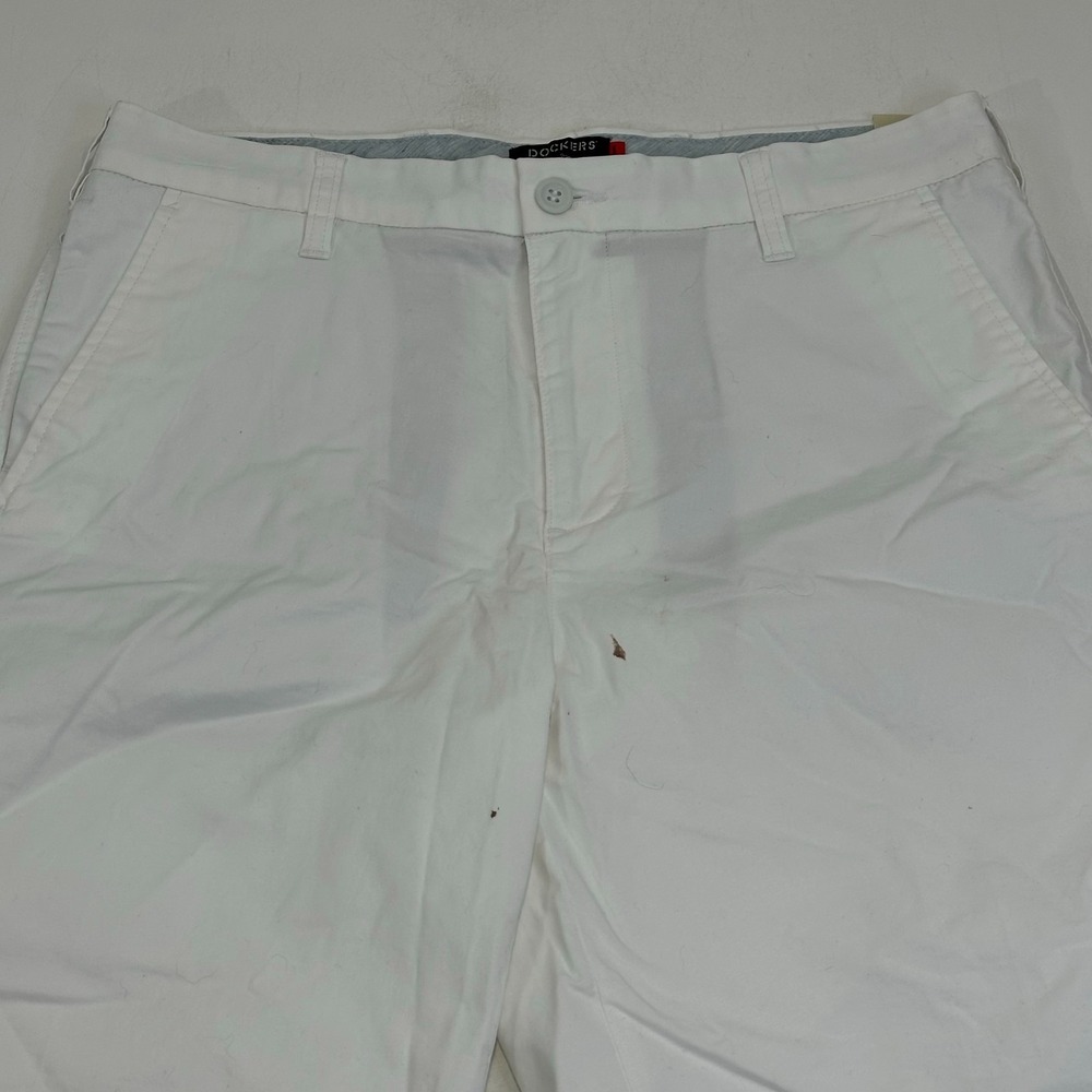 Dockers‎ Men's White Ultimate Shorts Size 32 Supreme Flex Stretch